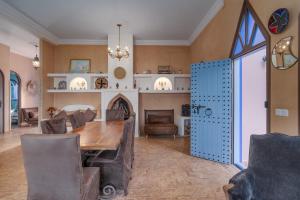 Χώρος καθιστικού στο Dar Yanis