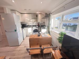 Køkken eller tekøkken på Bright Cozy 2 bedroom Apartment in Oxford