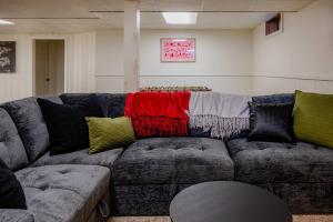 Posezení v ubytování Family Retreat - 4 Bed 3 Bath Fireplace & Fun