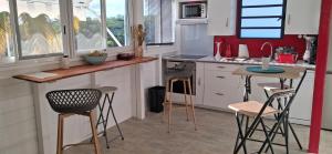 Kuchyň nebo kuchyňský kout v ubytování Les Gites Capra - Papaye