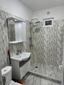 Et badeværelse på NAPO HOTEL სასტუმრო ნაპო