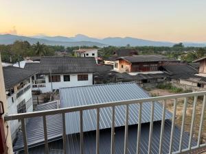 Nespecifikovaný výhled na hory nebo výhled na hory při pohledu z penzionu