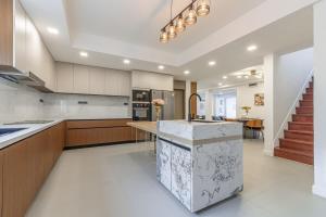 Køkken eller tekøkken på ThaiHomeLuxury6B villa walkingst