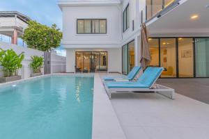 Swimmingpoolen hos eller tæt på ThaiHomeLuxury6B villa walkingst