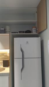 a white refrigerator in a kitchen with its door open at Apartamento 2 quartos Mamelucos in Salvador