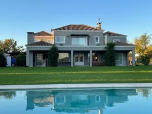 Bazén v ubytování Casa Del Lago nebo v jeho okolí