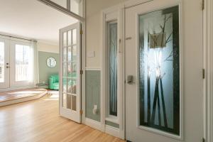 Afbeelding uit fotogalerij van #Le80ies - Downtown Rooftop - Free shuttle to ski Mountain in Mont-Tremblant