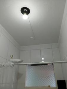 a bathroom with a ceiling with a light on it at Cantinho do Sossego in Indaiatuba +10 photos