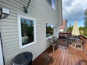 En balkon eller terrasse på Peaceful Acres Cabin 5 - Moose Haven