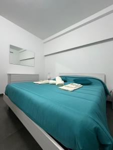 En eller flere senge i et værelse på Appartamento Leon