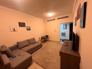 TV a/nebo společenská místnost v ubytování عجمان المويهات 2 Ajman