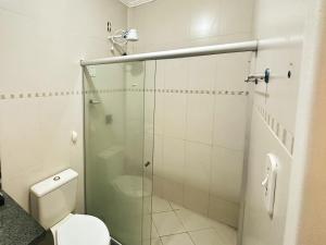 Et badeværelse på Condomínio Orla de Atalaia + 12 billeder