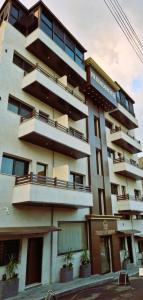 Tòa nhà nơi khách sạn tọa lạc