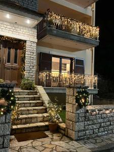 een huis met kerstverlichting op het balkon bij Onar apartments in Kalavrita
