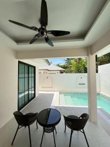 Bazén v ubytování La Perle Villa nebo v jeho okolí