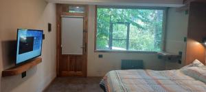 En eller flere senge i et værelse på Cabañas km7 Bariloche