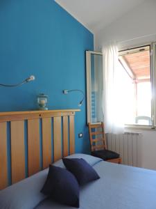 a bedroom with a bed with a blue wall at Agriturismo Sila in Termoli