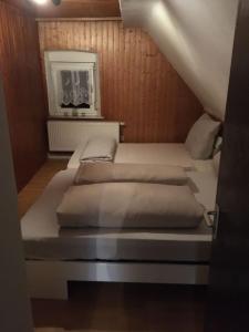 Postel nebo postele na pokoji v ubytování Sydneys villas