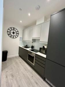 Kuchyň nebo kuchyňský kout v ubytování 5 Aviv Place