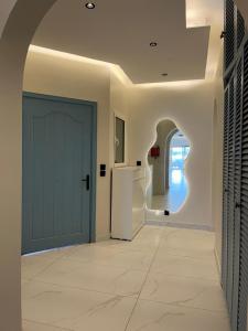 Vstupní hala nebo recepce v ubytování شاليه أمفالي شاليه ارضي بدون مسبح للعائلات فقط