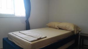a bed sitting in a room with a window at Hotel Cartagena antigua in Cartagena de Indias