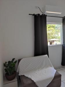 En eller flere senge i et værelse på Apartamento São Sebastião - 1,5km da balsa Ilhabela