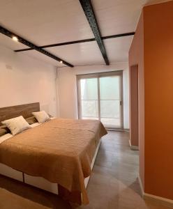 a bedroom with a bed and a large window at Moderno DEPARTAMENTO temporal SAN JORGE in San Jorge