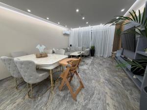 Et opholdsområde på Wellness with Jacuzzi and Sauna Near to Cologne Koeln private