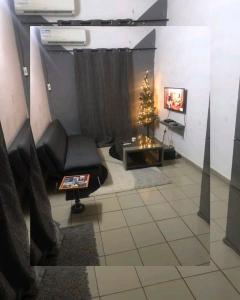 TV a/nebo společenská místnost v ubytování Studio Ydé Nlongkak