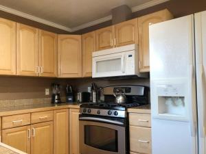 Køkken eller tekøkken på Marbella Lane - Elegant Home in SJ