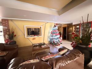a living room with a christmas tree and a couch at Hotel Señorial in Matamoros