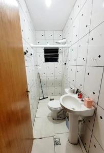 Casa aero في كامبيناس: حمام مع مرحاض ومغسلة