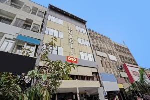 Budova, kde se hotel nachází + 19 fotografií