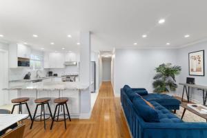 Kuchyň nebo kuchyňský kout v ubytování Marbella Lane - Immaculate & Cozy 3BR Home + 24 fotografií