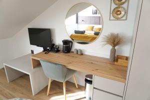 a desk with a television and a mirror in a room at Gostisce Ulipi in Slovenske Konjice