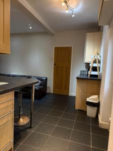 Kuchyň nebo kuchyňský kout v ubytování Welcome to this charming presented 2-bedroom house