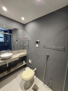 Et badeværelse på Flat Privativo Rua das Pedras + 5 billeder