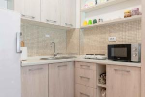 Η κουζίνα ή μικρή κουζίνα στο Apartment Pržno See View +14 φωτογραφίες