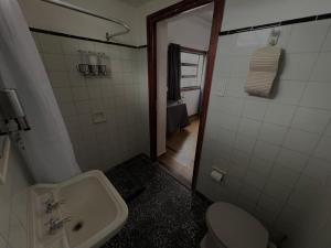 Et badeværelse på Catalina House + 11 billeder