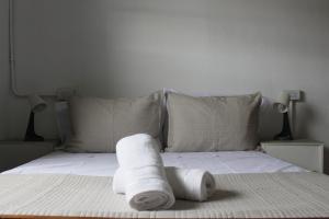 En eller flere senge i et værelse på Catalina House