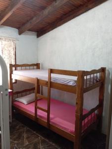 Giường trong phòng chung tại Casa en el Chuy