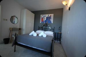 En eller flere senge i et værelse på Seaview dreams