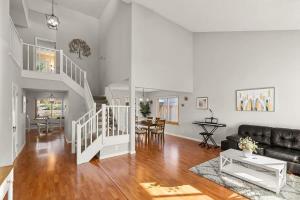 Et opholdsområde på Marbella Lane - 4BR SiliconValley Gem Pool House