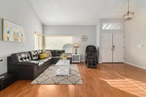 Et opholdsområde på Marbella Lane - 4BR SiliconValley Gem Pool House