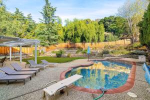 Swimmingpoolen hos eller tæt på Marbella Lane - 4BR SiliconValley Gem Pool House