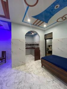 Kuchyň nebo kuchyňský kout v ubytování Vrindavan Pravas