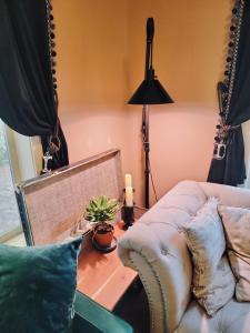 Et opholdsområde på The Dove Room at Stag and Sparrow