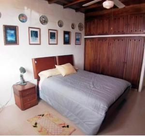 En eller flere senge i et værelse på Casa de la Colina