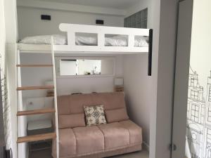 En eller flere senge i et værelse på Malakoff Petit Montrouge Beau Studio