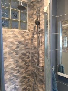 Et badeværelse på Malakoff Petit Montrouge Beau Studio + 14 billeder